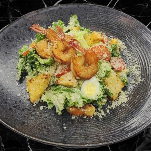 Салат Цезарь с креветкой