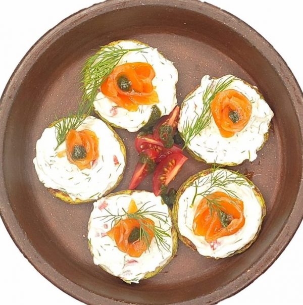 Кабачки жареные со сливочным сыром и слабосоленым лососем