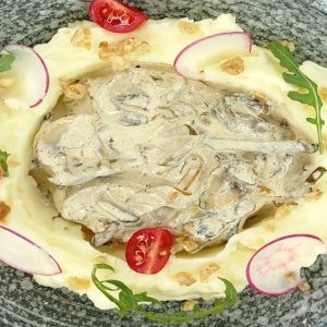 Бифстроганов с говядиной и молодыми шампиньонами
