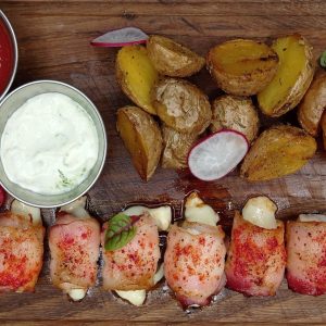 Рулетики в беконе с картофелем стоун