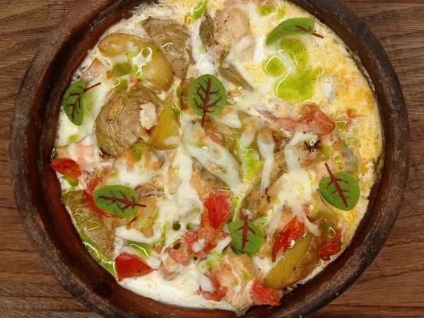 Запеченная семга с овощами и моцареллой