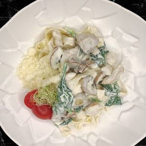 Фетучини с курицей и грибами