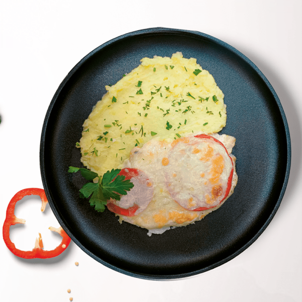 Куриная отбивная запеченная с томатами и сыром